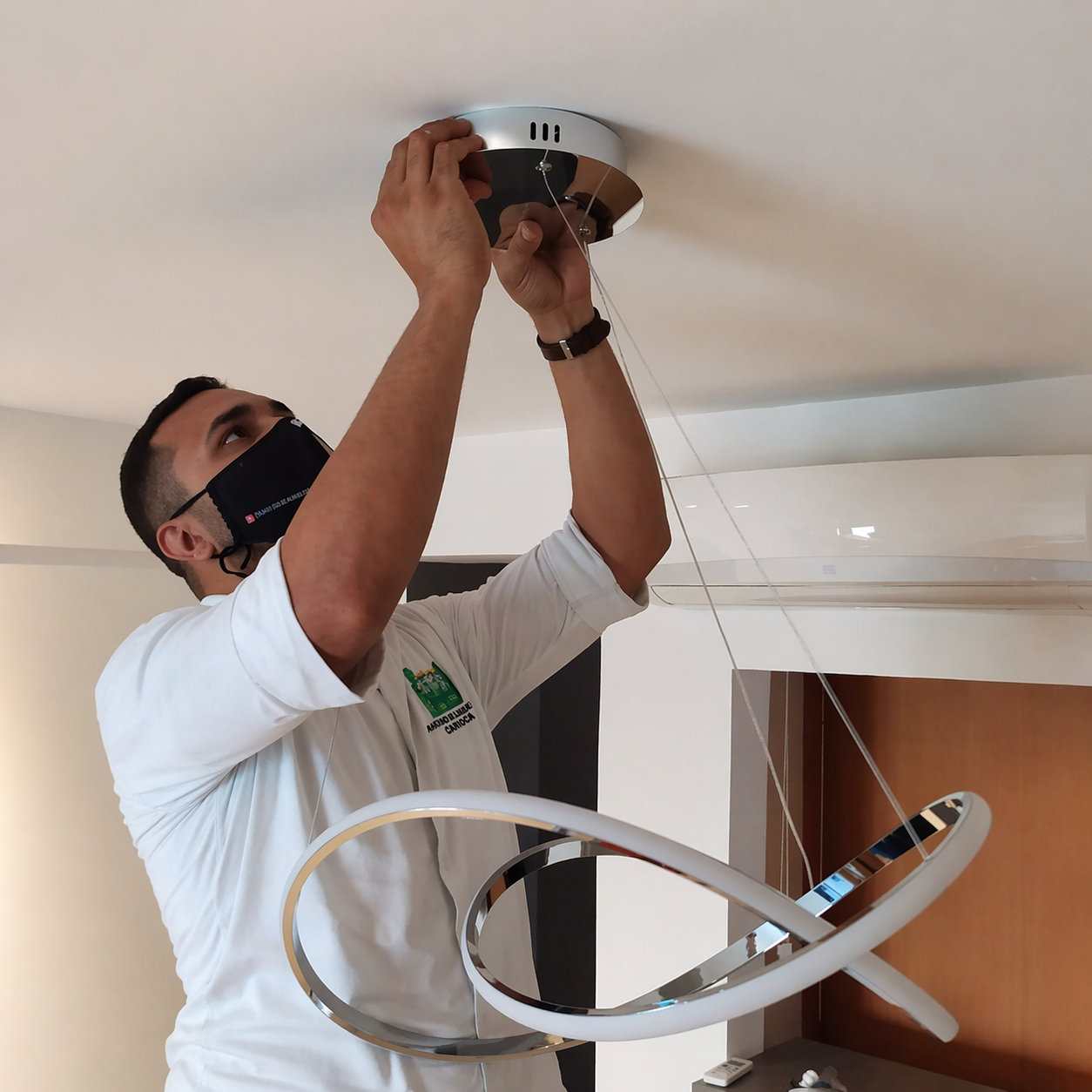Lucas realizando atendimento residencial